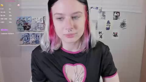 Snapshot of tender__kitty chatting on November 2025 02:50:01 PM Sue online show from November 2025 02:50:01 PM