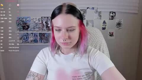 Snapshot of tender__kitty chatting on November 2025 03:56:02 PM Sue online show from November 2025 03:56:02 PM