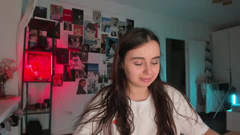 Snapshot of tenderalise chatting on December 2024 09:08:01 PM tenderalise online show from December 2024 09:08:01 PM