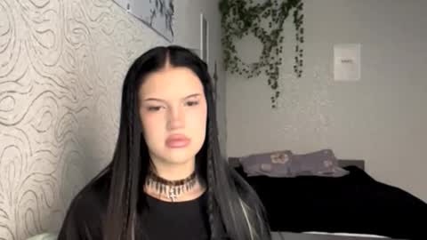 Snapshot of tenniegirres chatting on November 2025 11:22:02 AM Hi Im Vini online show from November 2025 11:22:02 AM