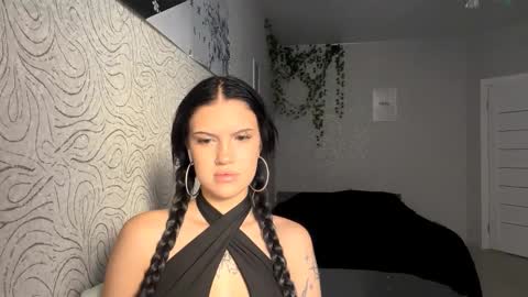 Snapshot of tenniegirres chatting on November 2025 12:04:02 PM Hi Im Vini online show from November 2025 12:04:02 PM