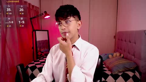 Snapshot of teobrowny_ chatting on January 2025 03:52:02 PM teo brown Independent model online show from January 2025 03:52:02 PM