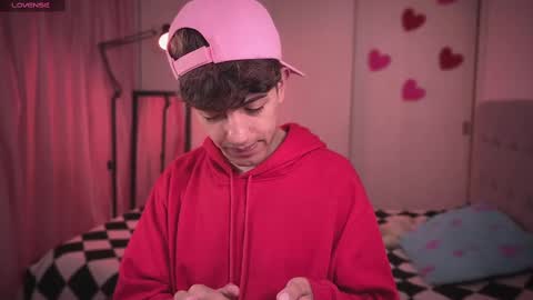 Snapshot of teobrowny_ chatting on March 2025 07:32:02 PM teo brown Independent model online show from March 2025 07:32:02 PM