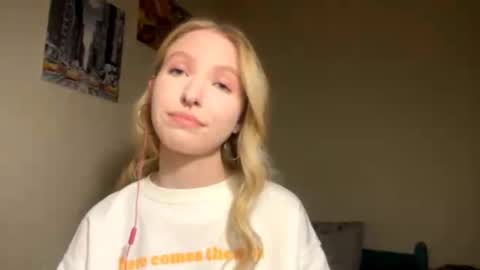 Im Olivia online show from October 2025 06:05:02 PM