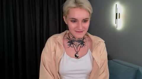 Snapshot of teresa_crawford chatting on December 2025 01:04:02 PM Maria online show from December 2025 01:04:02 PM