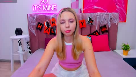 Snapshot of tessaadorable chatting on October 2025 01:29:01 AM Tessa 3 online show from October 2025 01:29:01 AM