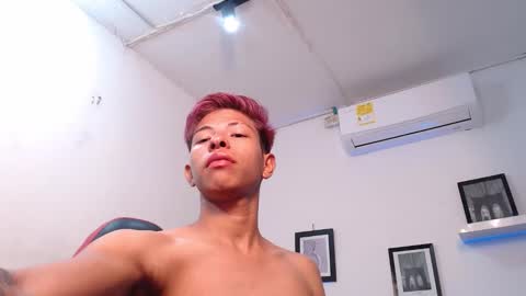 Snapshot of tessachains chatting on November 2025 09:48:01 PM tessachains online show from November 2025 09:48:01 PM