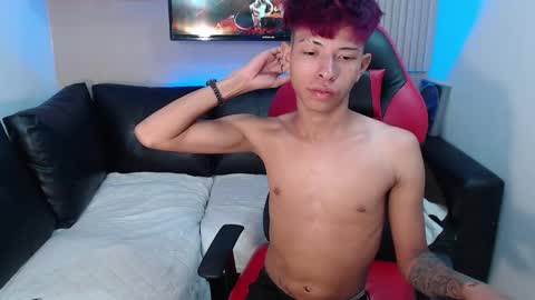 Snapshot of tessachains chatting on November 2025 03:05:01 AM tessachains online show from November 2025 03:05:01 AM