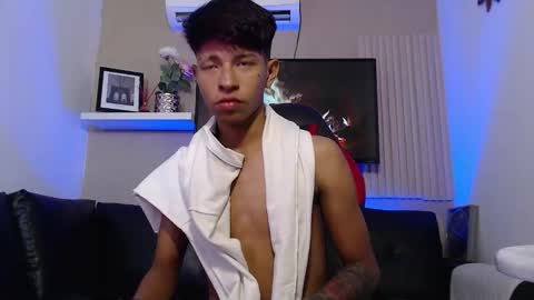 Snapshot of tessachains chatting on November 2025 11:43:02 PM tessachains online show from November 2025 11:43:02 PM