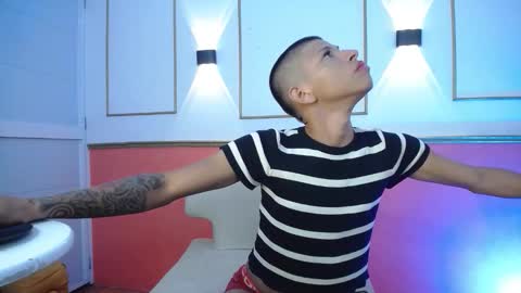 Snapshot of tessachains chatting on December 2025 04:40:02 AM tessachains online show from December 2025 04:40:02 AM