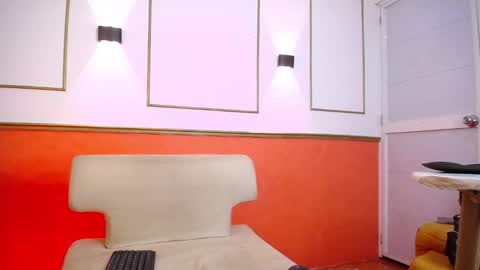 Snapshot of tessachains chatting on December 2025 01:24:01 AM tessachains online show from December 2025 01:24:01 AM