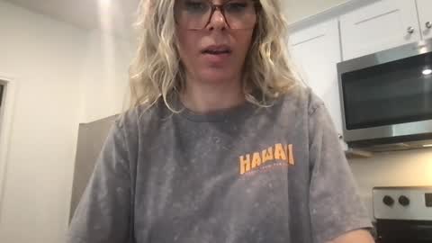 Snapshot of texas_blonde chatting on October 2025 04:31:02 PM Daphne Summers online show from October 2025 04:31:02 PM