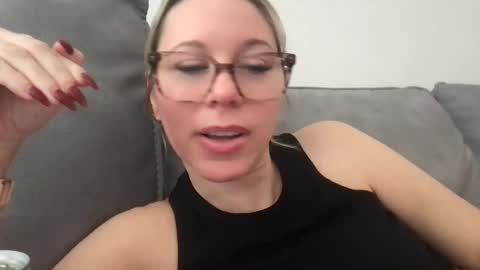 Snapshot of texas_blonde chatting on November 2025 04:08:02 PM Daphne Summers online show from November 2025 04:08:02 PM