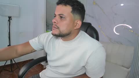 Snapshot of that_temptation chatting on February 2025 01:08:02 PM that_temptation online show from February 2025 01:08:02 PM