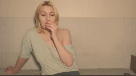 Snapshot of the_basic_instinctt chatting on October 2025 10:32:02 PM Eva online show from October 2025 10:32:02 PM