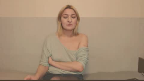 Snapshot of the_basic_instinctt chatting on November 2025 11:04:02 PM Eva online show from November 2025 11:04:02 PM