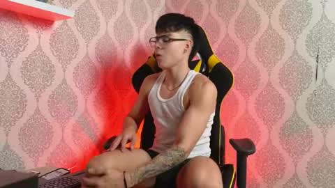 Snapshot of the_dean_boy chatting on November 2025 11:59:01 PM Ithan and Leo online show from November 2025 11:59:01 PM