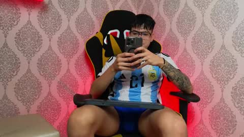 Snapshot of the_dean_boy chatting on November 2025 11:49:02 PM Ithan and Leo online show from November 2025 11:49:02 PM