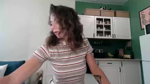Mia online show from September 2025 02:40:02 PM