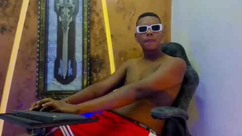 Snapshot of the_hot_boy0 chatting on November 2025 12:25:01 PM the_hot_boy0 online show from November 2025 12:25:01 PM