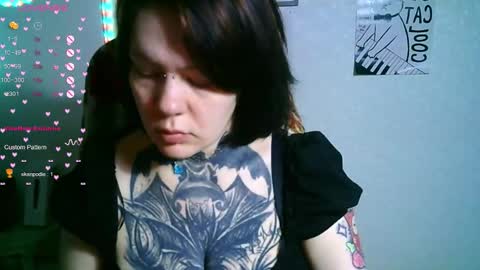 Snapshot of the_ice_owl chatting on November 2025 07:20:01 AM the_ice_owl online show from November 2025 07:20:01 AM