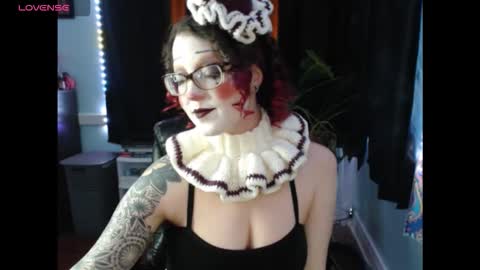 Snapshot of thedaisymoon chatting on October 2025 03:07:01 AM thedaisymoon online show from October 2025 03:07:01 AM