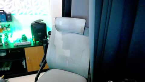 Snapshot of thefriskyasian chatting on November 2025 02:16:01 PM Jaycee online show from November 2025 02:16:01 PM