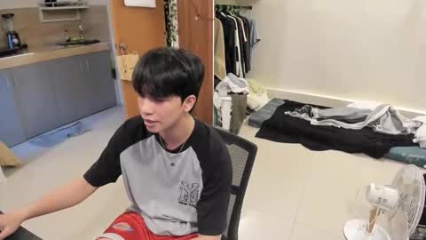 Snapshot of thegreenmagus chatting on October 2025 11:57:02 PM Green online show from October 2025 11:57:02 PM