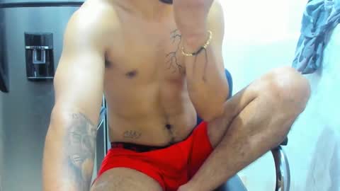 Snapshot of thehousedog chatting on January 2025 01:49:02 PM thehousedog online show from January 2025 01:49:02 PM