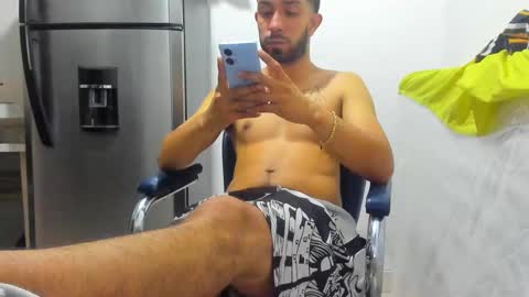 Snapshot of thehousedog chatting on January 2025 02:03:01 AM thehousedog online show from January 2025 02:03:01 AM