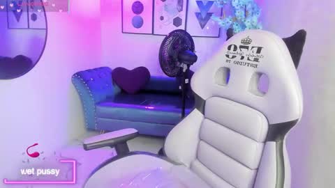 Snapshot of theia_moon_ chatting on October 2025 12:33:01 PM Theia online show from October 2025 12:33:01 PM