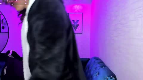 Snapshot of theia_moon_ chatting on November 2025 01:00:02 PM Theia online show from November 2025 01:00:02 PM