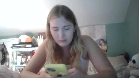 Little Bambii online show from November 2025 06:40:02 PM