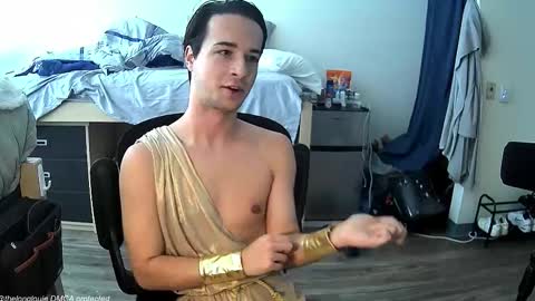 Snapshot of thelonglouie chatting on October 2025 04:31:02 PM Louie online show from October 2025 04:31:02 PM