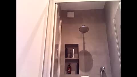 thenewdude1992 online show from October 2025 06:39:01 PM