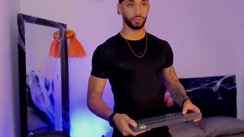 Theo Sky online show from October 2025 03:13:02 PM