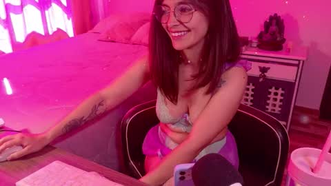 Amy online show from November 2025 07:05:01 PM