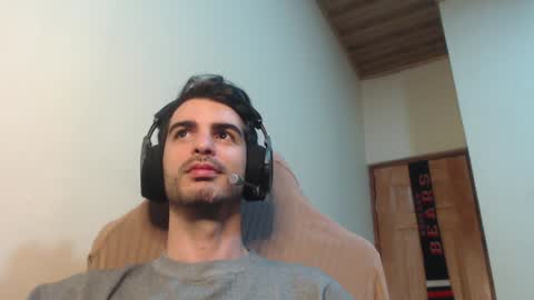 Snapshot of therazhanen chatting on January 2025 04:54:02 AM Santiago Enrique online show from January 2025 04:54:02 AM