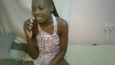 Snapshot of therry_heart chatting on October 2025 07:01:02 PM hearty online show from October 2025 07:01:02 PM