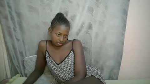 Snapshot of therry_heart chatting on October 2025 02:04:01 PM hearty online show from October 2025 02:04:01 PM