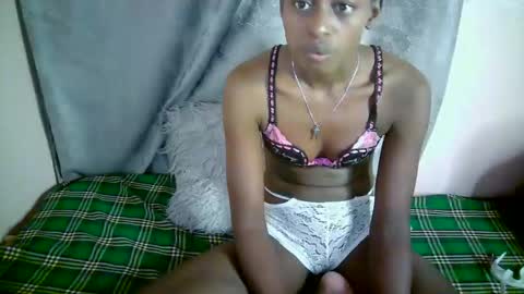 Snapshot of therry_heart chatting on October 2025 03:57:02 PM hearty online show from October 2025 03:57:02 PM