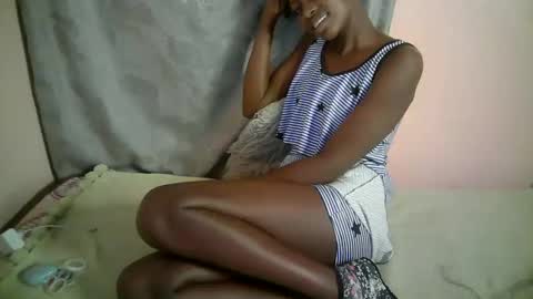 Snapshot of therry_heart chatting on October 2025 06:43:01 PM hearty online show from October 2025 06:43:01 PM