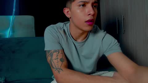 Snapshot of thesaint_xxx chatting on September 2025 03:22:01 AM thesaint_xxx online show from September 2025 03:22:01 AM