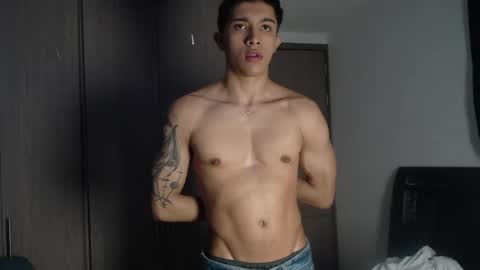 Snapshot of thesaint_xxx chatting on October 2025 03:09:02 AM thesaint_xxx online show from October 2025 03:09:02 AM