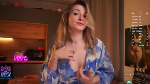 Mia online show from October 2025 04:36:02 PM