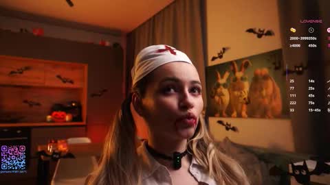 Mia online show from October 2025 03:24:02 PM