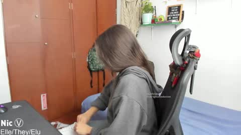 Snapshot of thetropicalseduction chatting on September 2025 12:41:02 PM Nicole online show from September 2025 12:41:02 PM