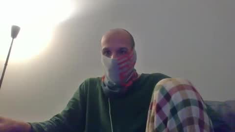 Scarf guy online show from October 2025 06:25:02 AM
