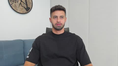 thiago_driussi online show from December 2024 01:23:01 AM