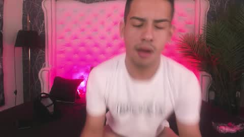 ThiagoCastelli online show from September 2025 11:45:01 AM